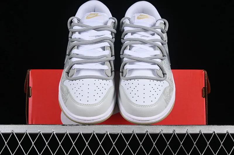 All categories Nk SB Dunk series Nk SB Dunk Low low-top sneakers Nk Dunk Low Year of the Dragon limited edition Yinlong silk patch SB strap low-top casual sneakers DV0833-100